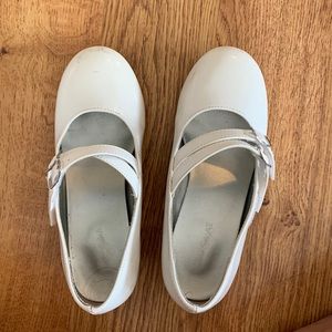 American Eagle girls size 13 white special occasion shoes with sparkle heel